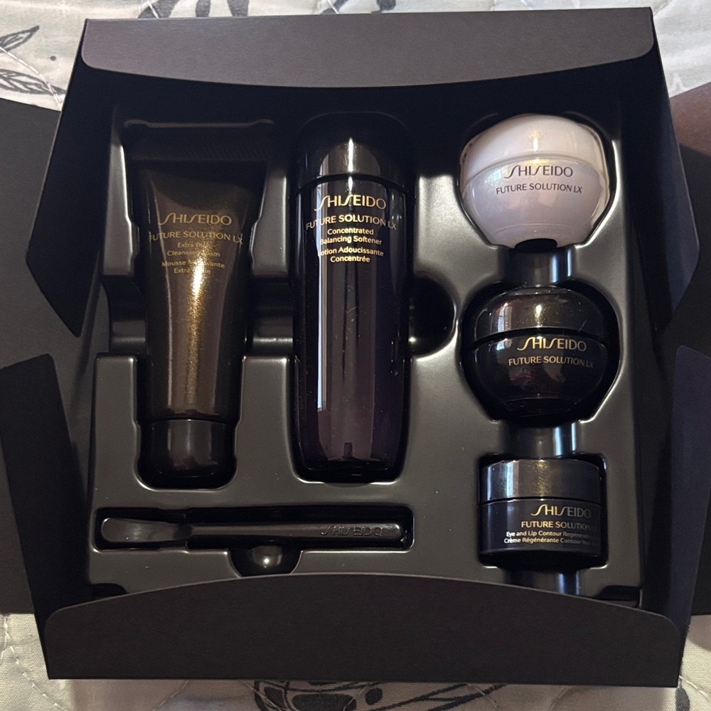 New Shiseido Future Solution LX travel set